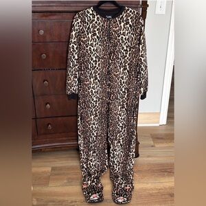 Nick and Nora One Piece Jungle Jim Fleece Leopard Footie Pajamas Size M Cozy
